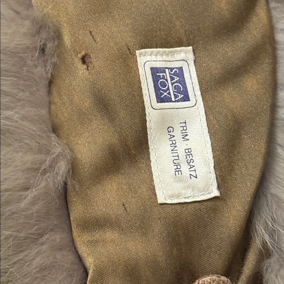 Saga fox fur collar - Picture 7 of 8